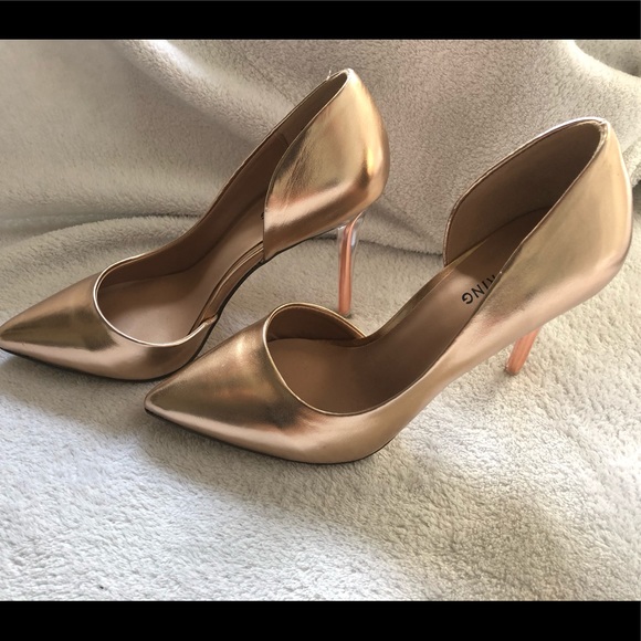 Shoes - ❌SOLD Rose Gold Pointed Pumped